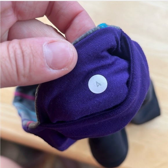 Lululemon Reverse Groove Short Luon Size 4 - Picture 3 of 3